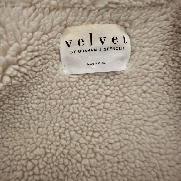 Real sheepskin vest from Velvet. No size but fits like a S/M - Picture 2 of 2